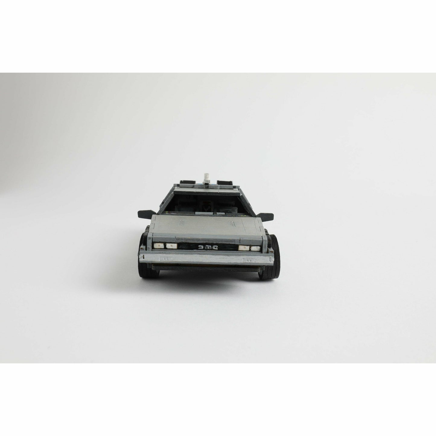 IncrediBuilds: Back to the Future: DeLorean Book and 3D Wood Model Model Kit Insight Editions