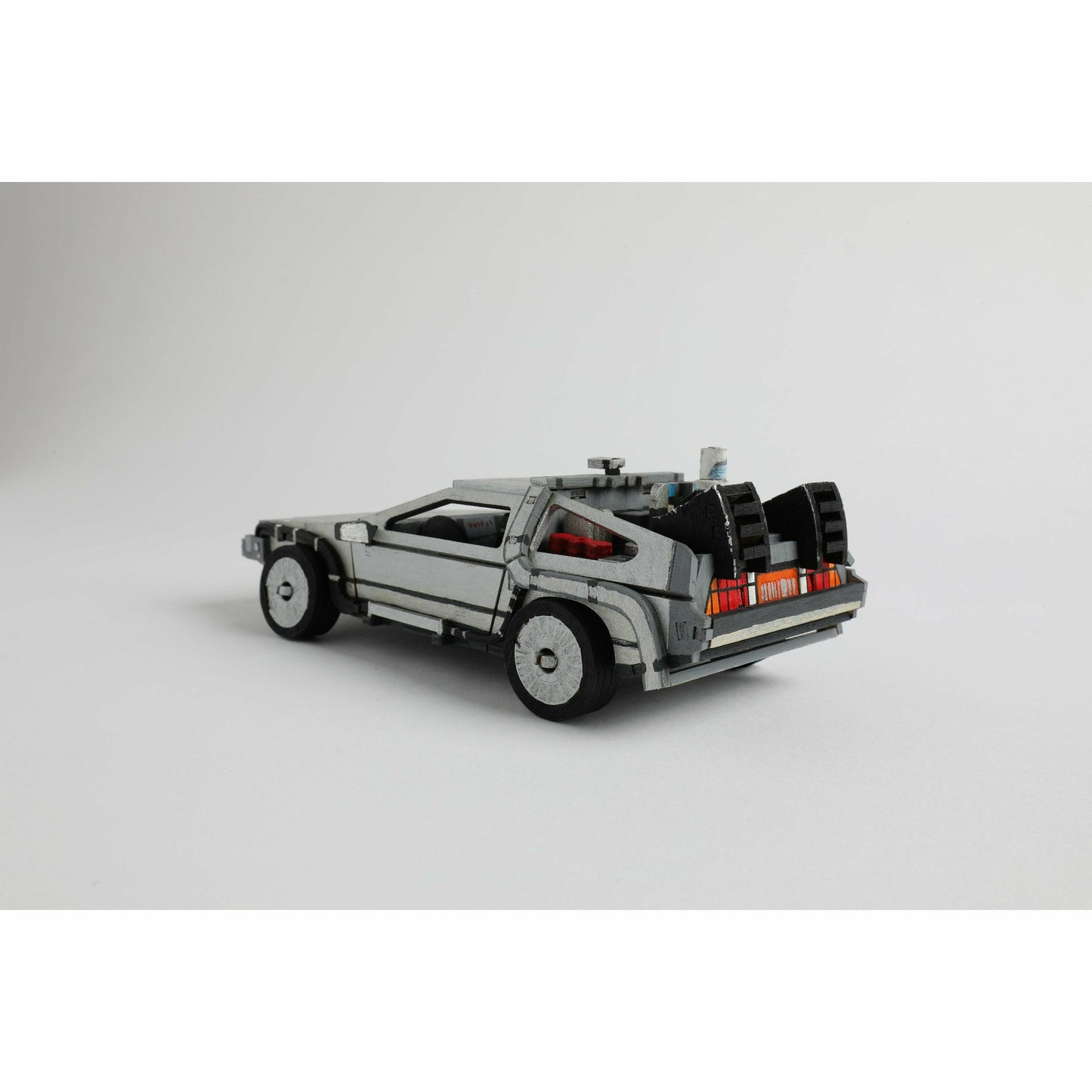 IncrediBuilds: Back to the Future: DeLorean Book and 3D Wood Model Model Kit Insight Editions