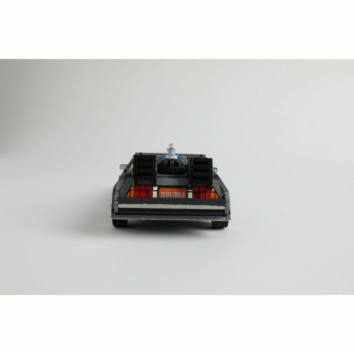 IncrediBuilds: Back to the Future: DeLorean Book and 3D Wood Model Model Kit Insight Editions
