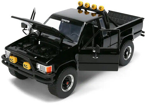Back to the Future "Hollywood Rides" Toyota SR5 Pickup 1:24 scale with Marty's Skateboard