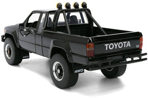 Back to the Future "Hollywood Rides" Toyota SR5 Pickup 1:24 scale with Marty's Skateboard