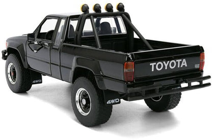 Back to the Future "Hollywood Rides" Toyota SR5 Pickup 1:24 scale with Marty's Skateboard
