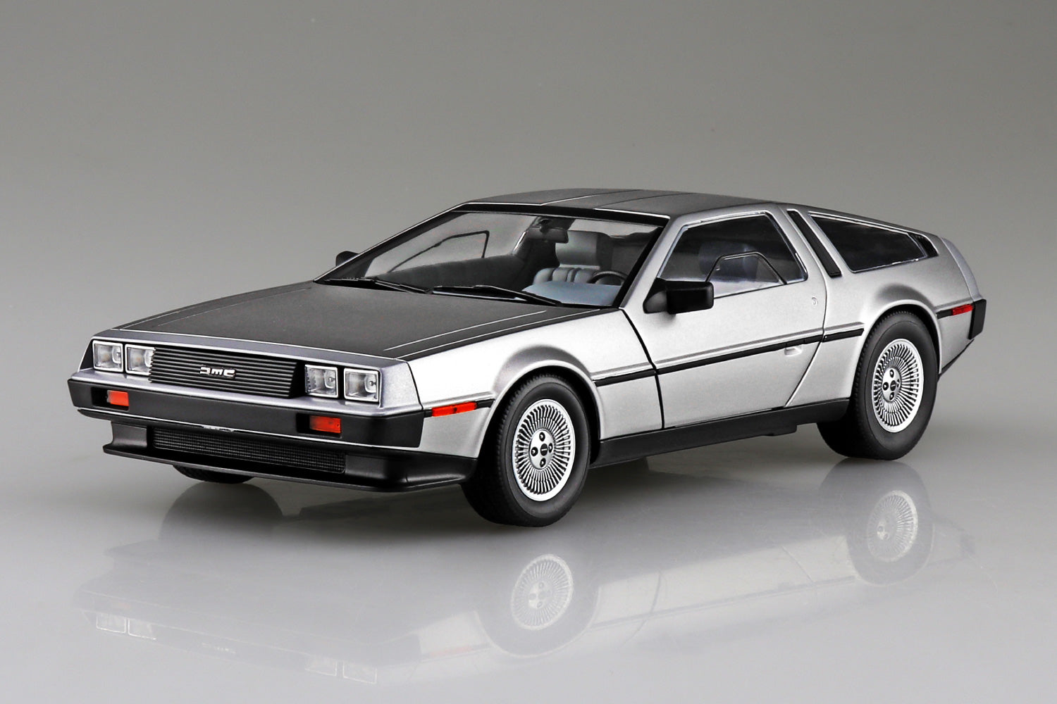 1982 DeLorean DMC-12 1:24 Scale Model Kit – Back to the Future™