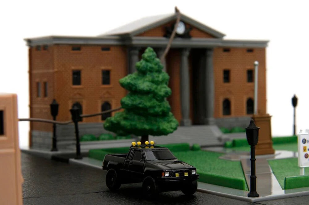 Back to the Future die-cast Courthouse diorama with DeLorean & Toyota vehicles Die-cast Model Cars Jada Toys