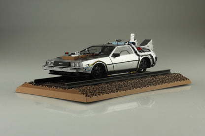 Back to the Future Part III DeLorean Time Machine (Railroad) 1:24 Scale Model Kit [PRE-ORDER: Expected Availability December 2025!]