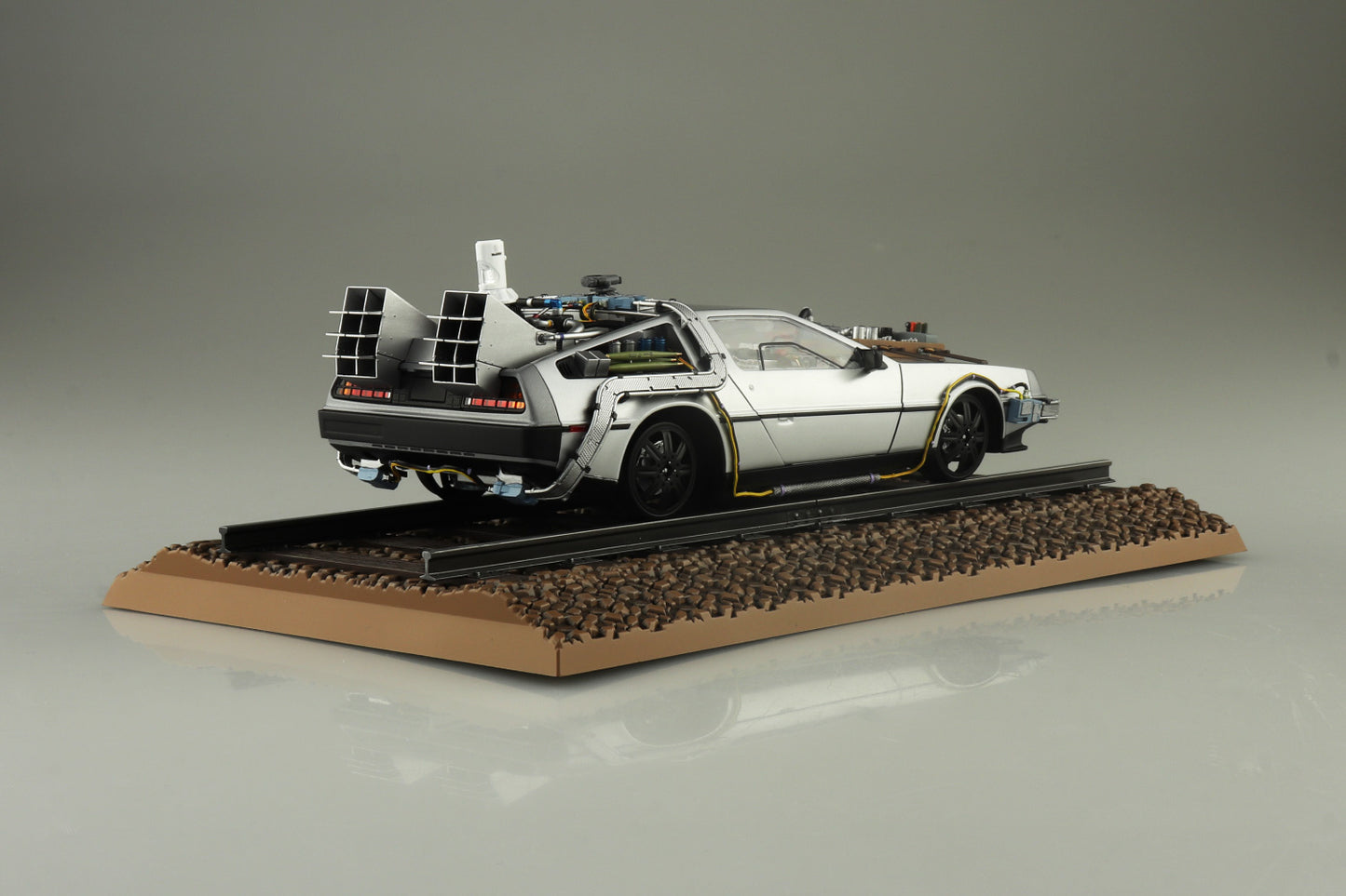 Back to the Future Part III DeLorean Time Machine (Railroad) 1:24 Scale Model Kit [PRE-ORDER: Expected Availability December 2025!]