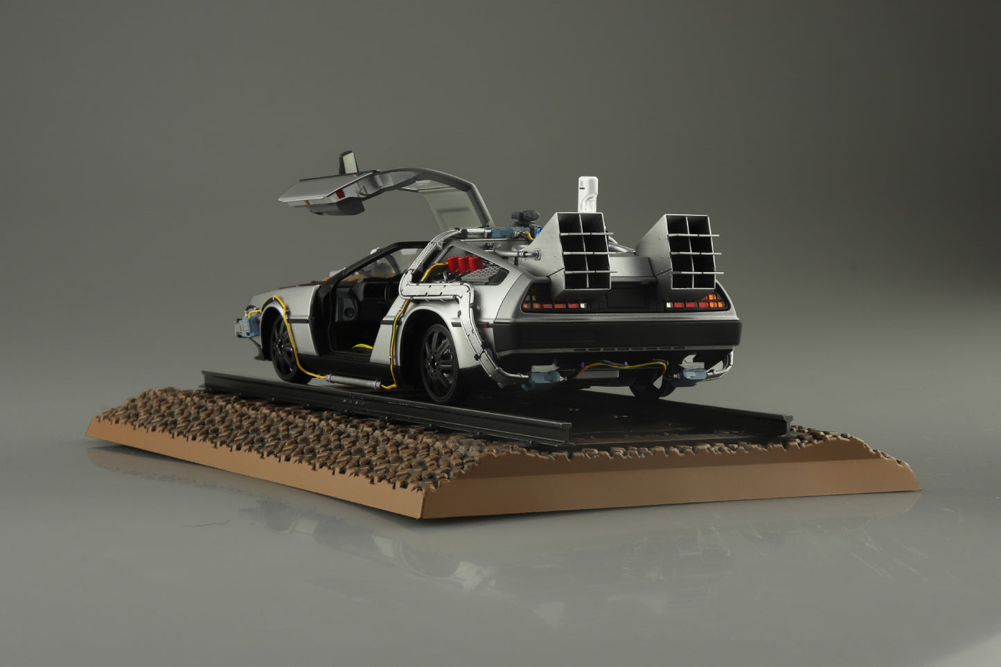 Back to the Future Part III DeLorean Time Machine (Railroad) 1:24 Scale Model Kit [PRE-ORDER: Expected Availability December 2025!]