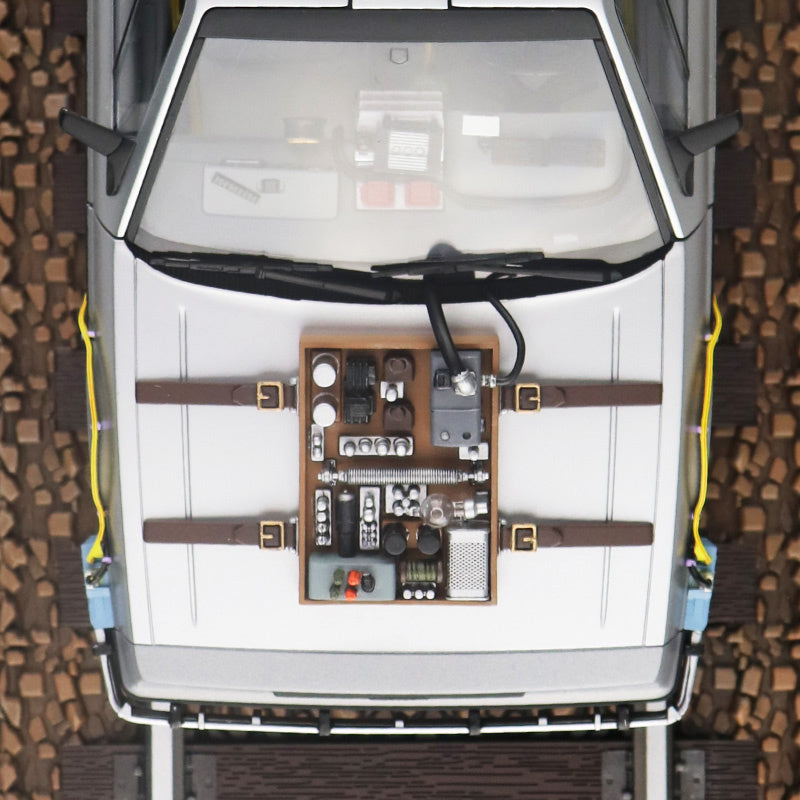 Back to the Future Part III DeLorean Time Machine (Railroad) 1:24 Scale Model Kit [PRE-ORDER: Expected Availability December 2025!]